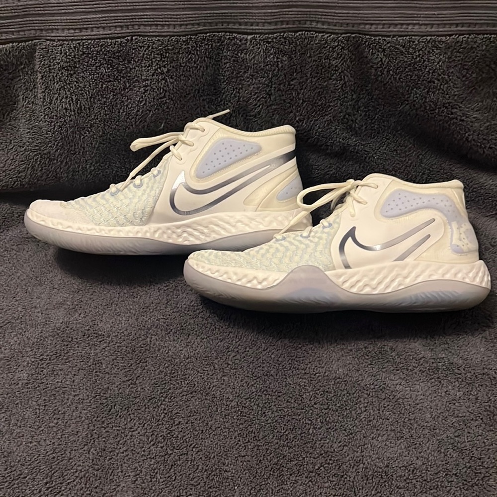 Nike KD Trey V iii size 10